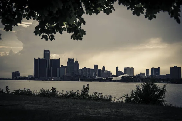 De Skyline van Detroit (Michigan) — Stockfoto