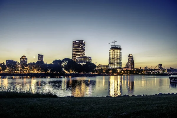 Milwaukee Skyline Nacht Zomer — Stockfoto