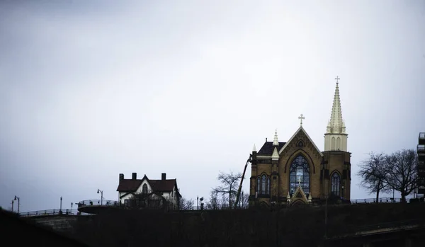 Kirche Mit Blick Auf Die Innenstadt Von Pittsburgh — Stockfoto