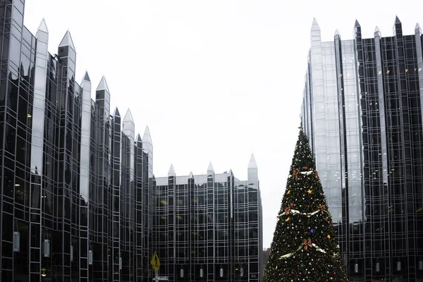 Downtown Pittsburgh Decorado Durante Natal — Fotografia de Stock