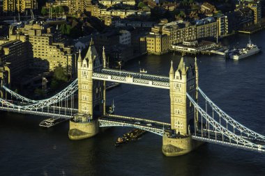 Lodon Köprüsü ve İngiltere 'deki Thames Nehri