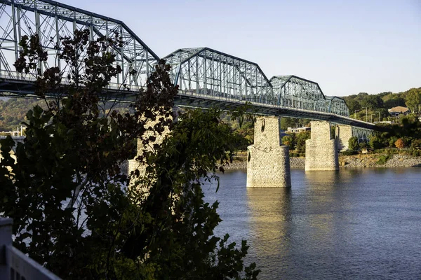 Walnut Street Pedestrian Bridge Chattanooga Tennessee — стокове фото