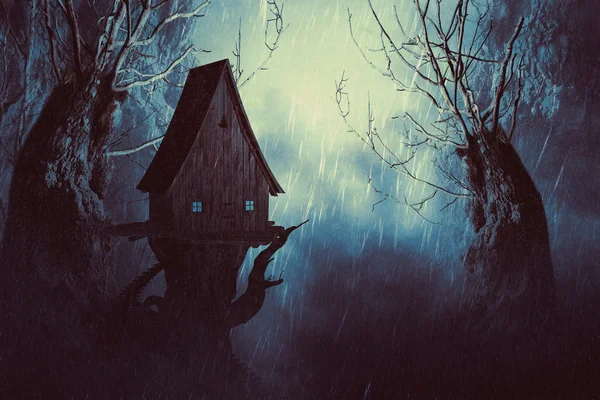 幽灵般的巫婆房子在雾里 — 图库照片