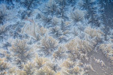 Kış Frost desenleri penceresinde