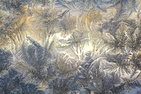 Motifs de gel hivernal sur la fenêtre — Photo