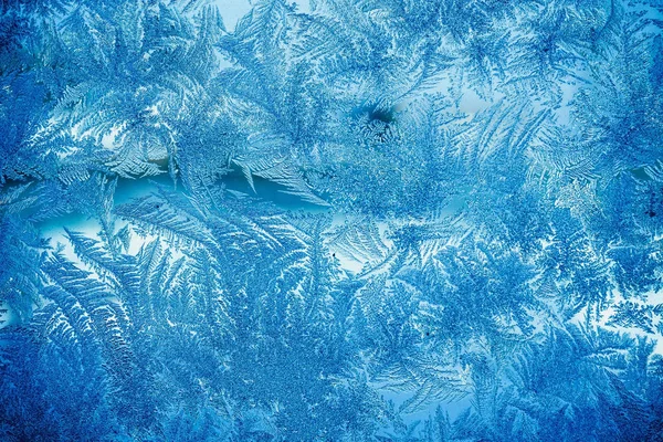 Padrões de geada de inverno na janela retro — Fotografia de Stock