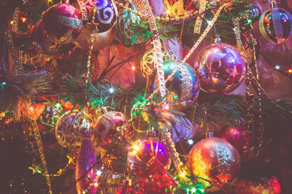 Різдвяна ялинка прикраси макрофільтровані — стокове фото