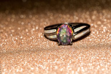 Gökkuşağı Topaz yüzük