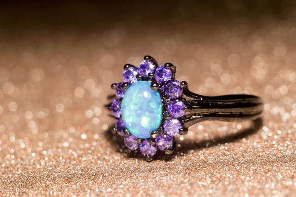 Blue Opal Ring — Stockfoto