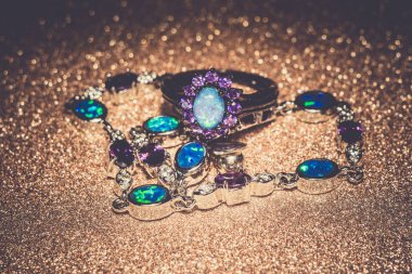 Filtre mavi Opal yüzük