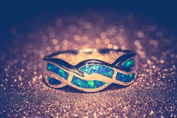 Anel de opala azul filtrado — Fotografia de Stock