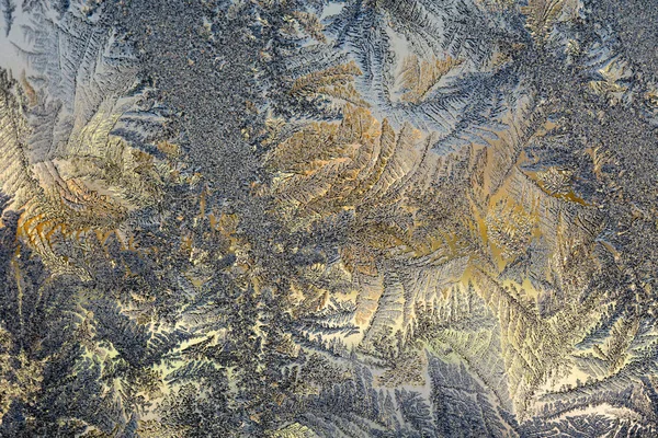 ウィンドウ上の冬の霜パターン — ストック写真