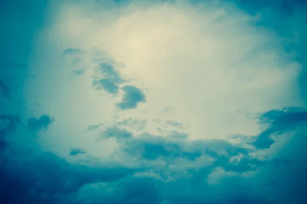 Nuages de tempête gris foncé filtrés — Photo