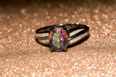 Gökkuşağı Topaz yüzük