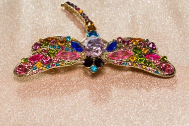 Broş şeklinde yusufçuk