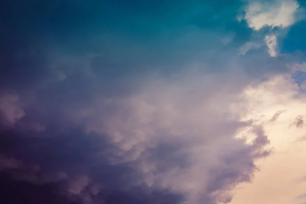 Ciemny szary burzliwy chmury filtrowane — Zdjęcie stockowe