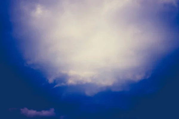 Nuages orageux gris foncé filtrés — Photo