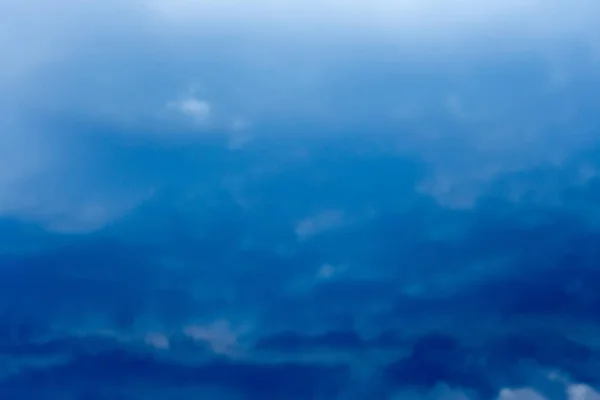 Donkere grijze stormachtige wolken — Stockfoto