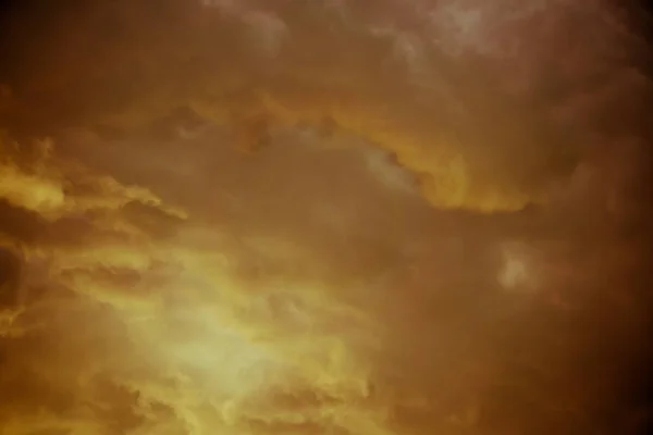 Σκούρο γκρι σύννεφα καταιγίδας φιλτραρισμένα — Φωτογραφία Αρχείου
