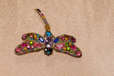 Broş şeklinde yusufçuk