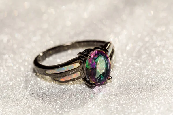 Regenbogentopas-Ring — Stockfoto