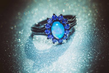 Filtre mavi Opal yüzük