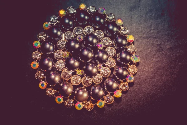 Black Pearl Round Brooch Retro — Stock Photo, Image
