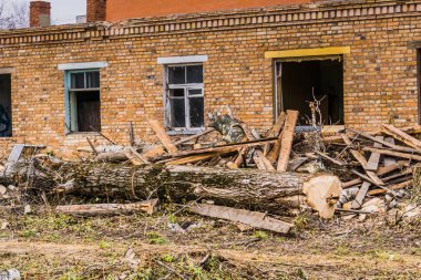 Kırık tuğla ev Windows