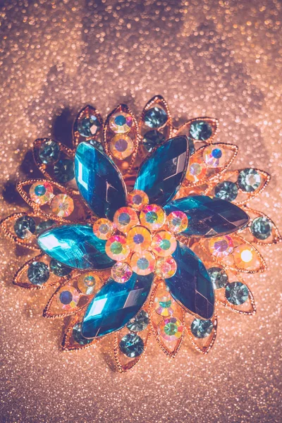 Broche en forma de flor azul filtrado — Foto de Stock