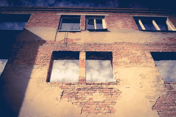 Tuğla ev Retro kırık