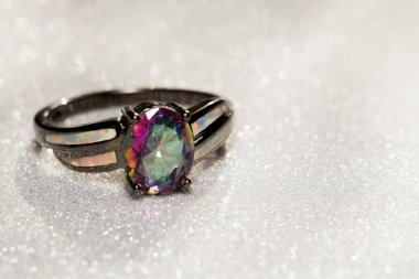 Gökkuşağı Topaz yüzük