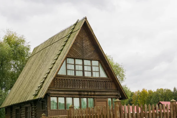 Vecchia casa in legno — Foto Stock