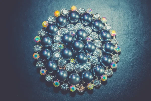 Retro černá perla KRUHOVÁ brož — Stock fotografie