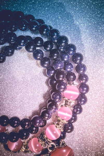 Темно синій браслет з рожевими Opal — стокове фото