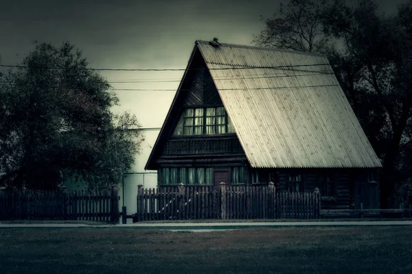 Oude houten huis — Stockfoto