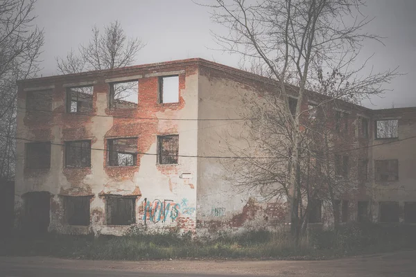 Casa de ladrillo roto Retro — Foto de Stock