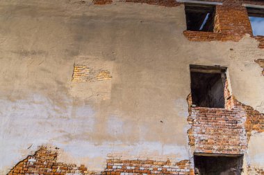Kırık tuğla ev Windows