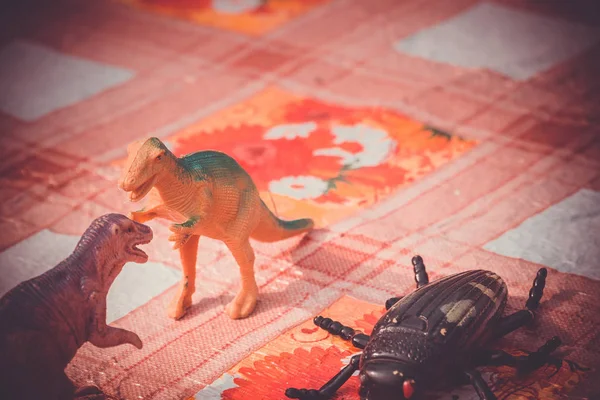 Dinozor plastik oyuncak