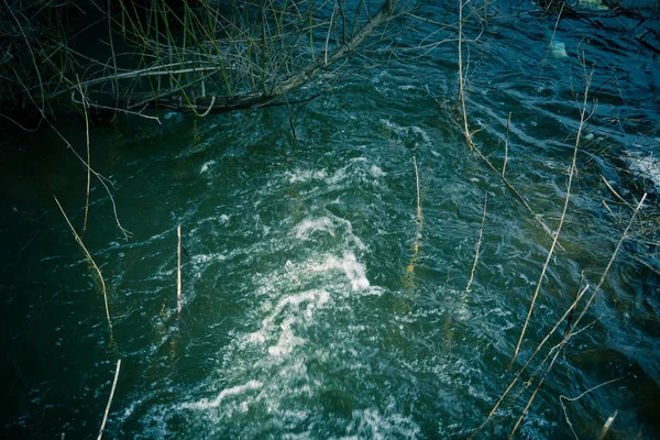 Τρεχούμενο νερό στο ποτάμι — Φωτογραφία Αρχείου