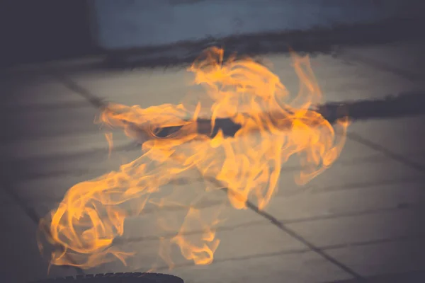 Горящий огненный фон — стоковое фото