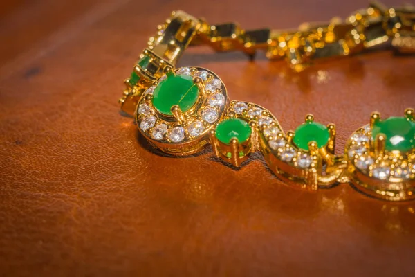 Golden Bracelet with Emerald — Stock Photo, Image