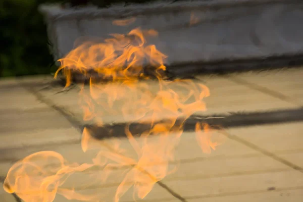 Brinnande flamma bakgrund — Stockfoto
