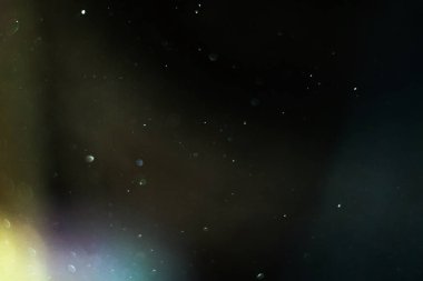 Odasında bulanık toz