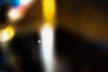 Odasında bulanık toz