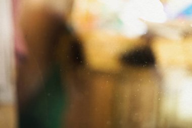 Odasında bulanık toz