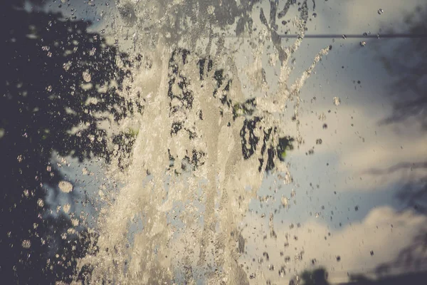 Su çeşme Retro sıçramasına — Stok fotoğraf