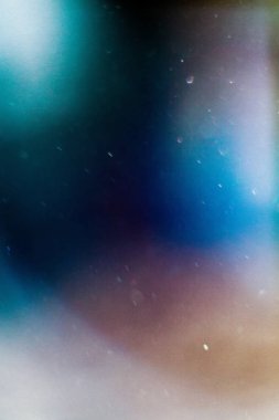 Odasında bulanık toz