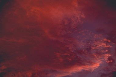 Kırmızı günbatımı bulutlar Retro