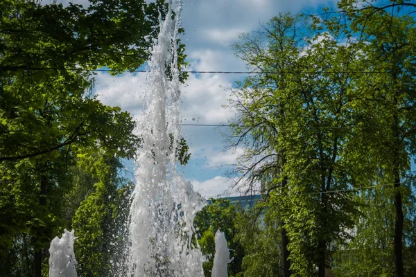 Woda rozpryskująca fontanny — Zdjęcie stockowe