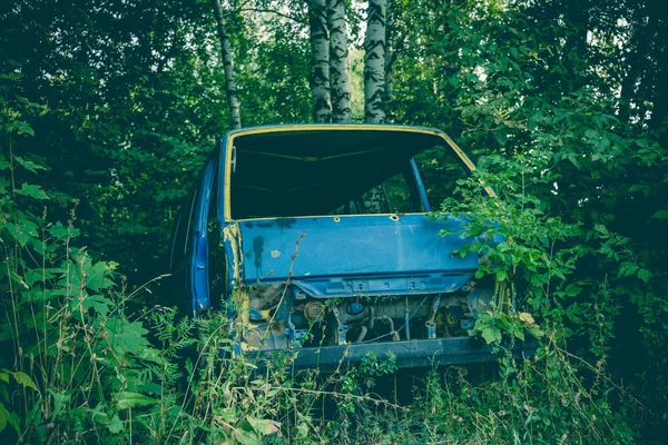 Stary uszkodzony samochód Retro — Zdjęcie stockowe